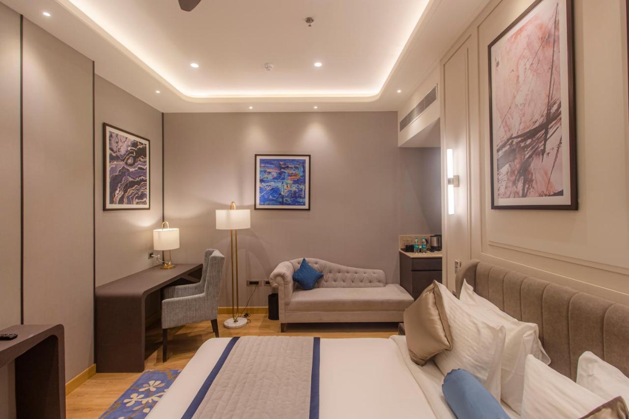 The Cove Wing Hotel Panchkula Exterior photo