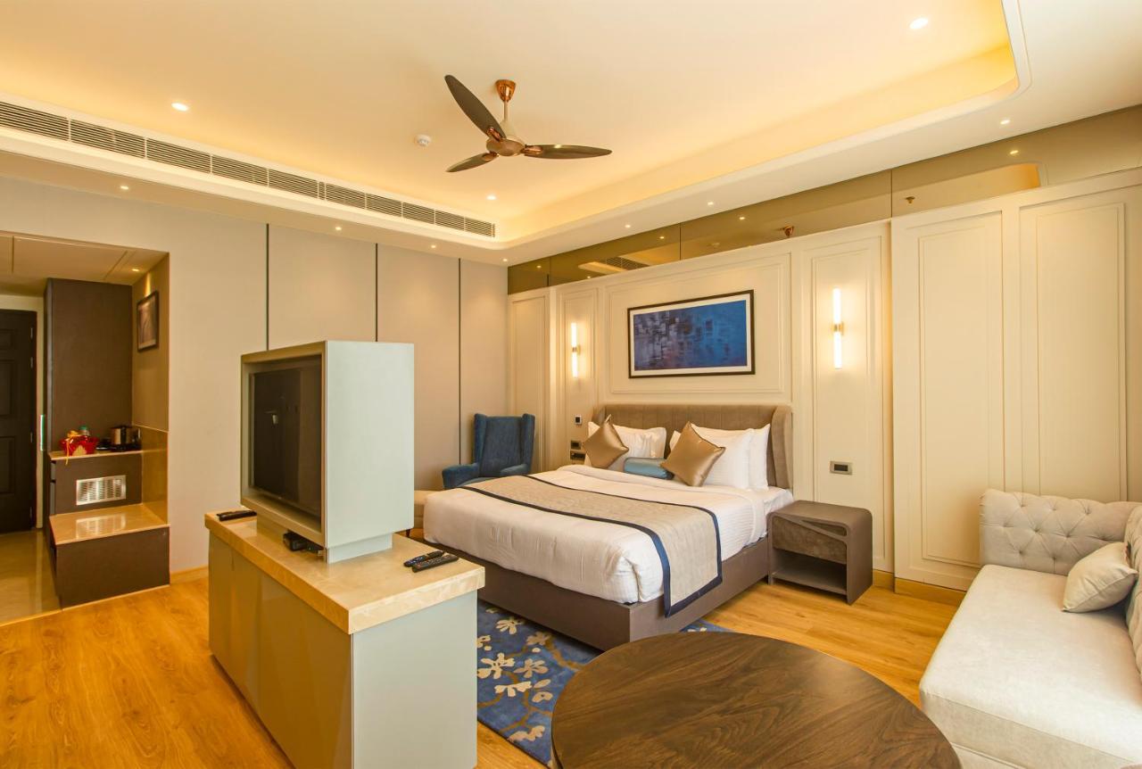 The Cove Wing Hotel Panchkula Exterior photo